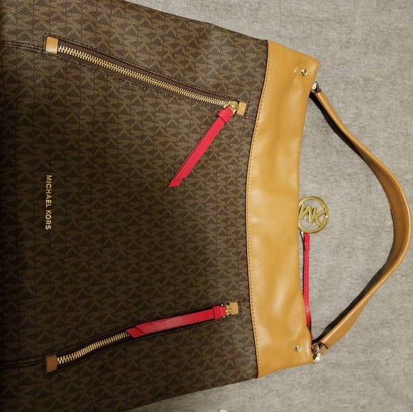 Michael Kors Hobo - Picture 2 of 4